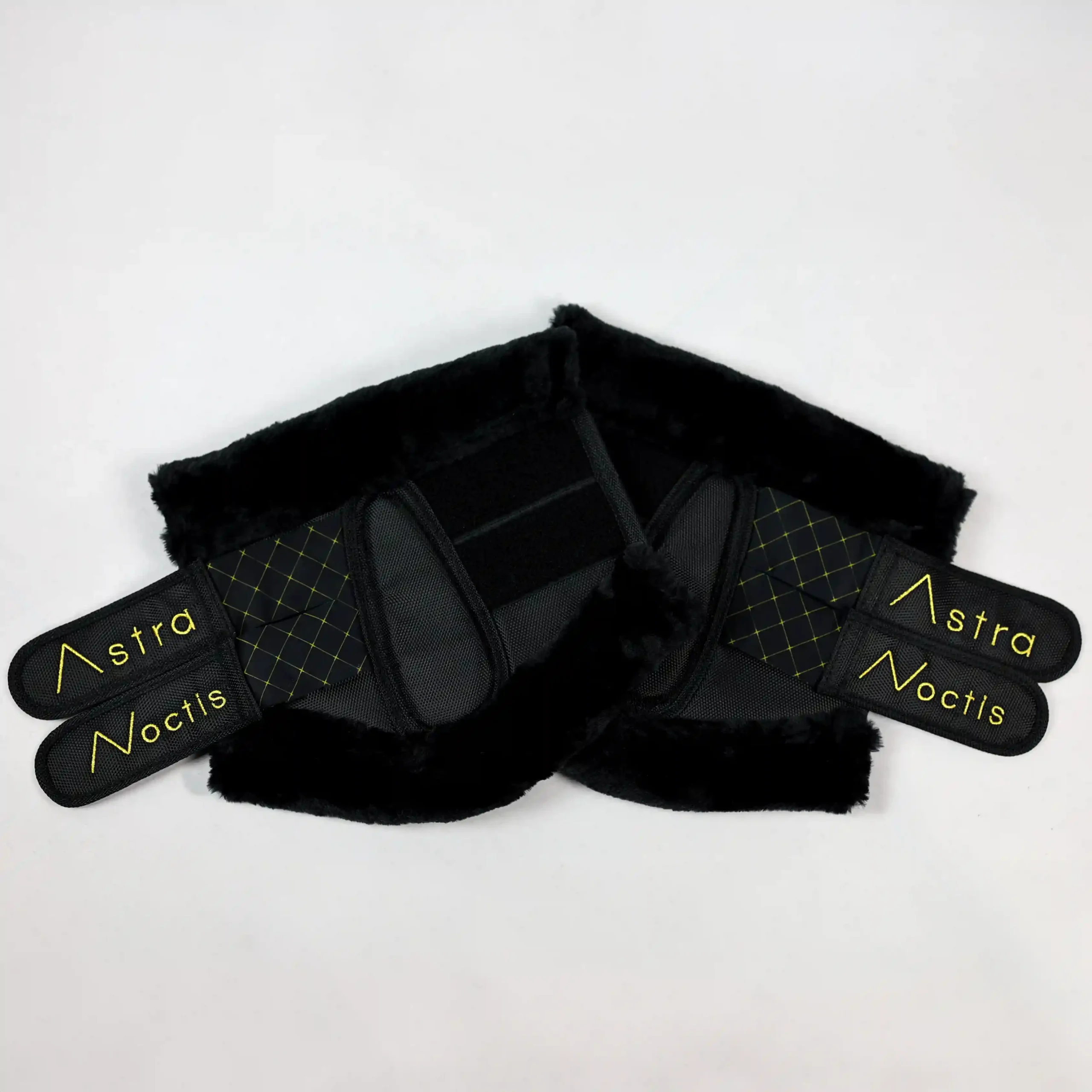 Diamond_Gold_Front_Brush_Boots_01