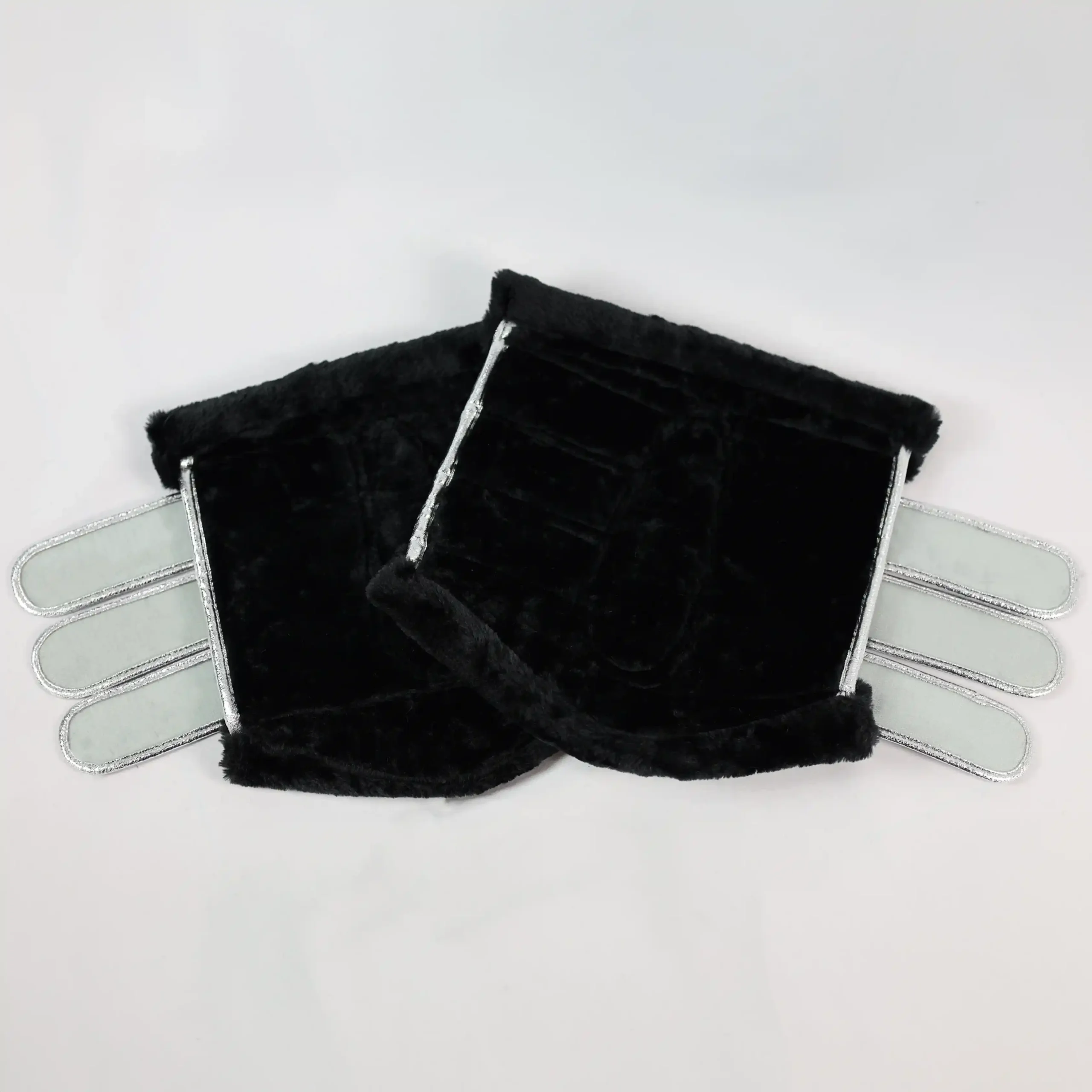 Silver_Hind_Brush_Boots_02